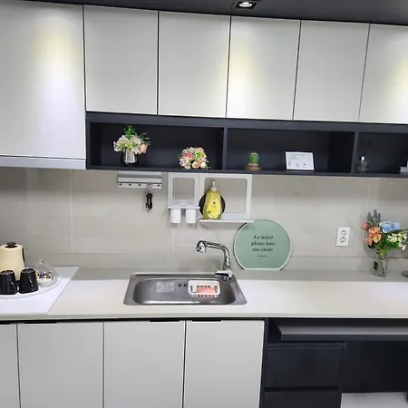 Daegu Star B&B Dsr Hotel Lily Room photo